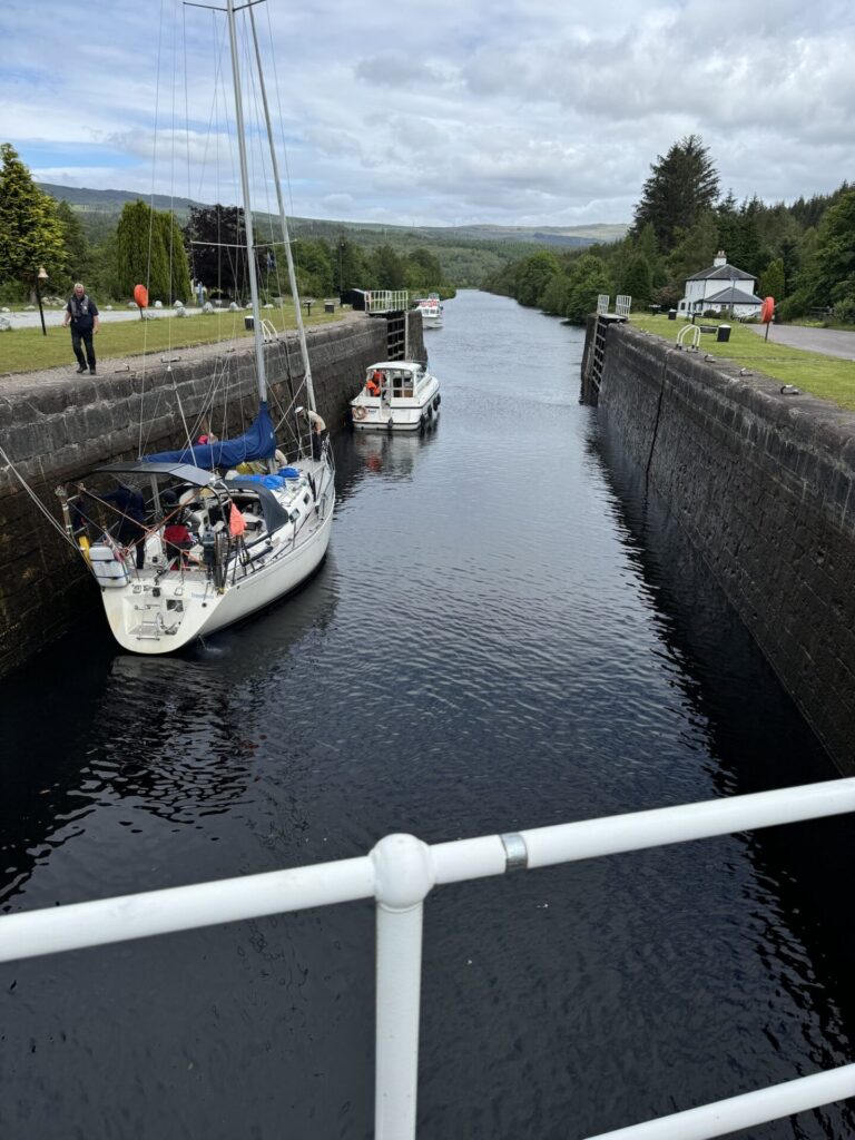 Boten in een sluis in Schotland